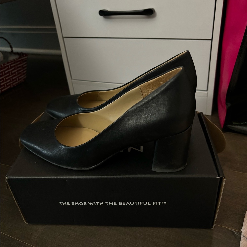 Naturalizer Warner Black Leather Chunky Heels